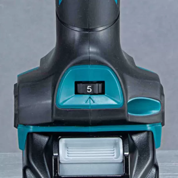 Aku přímá bruska s regulací Li-ion XGT 40V bez aku Makita GD001GZ