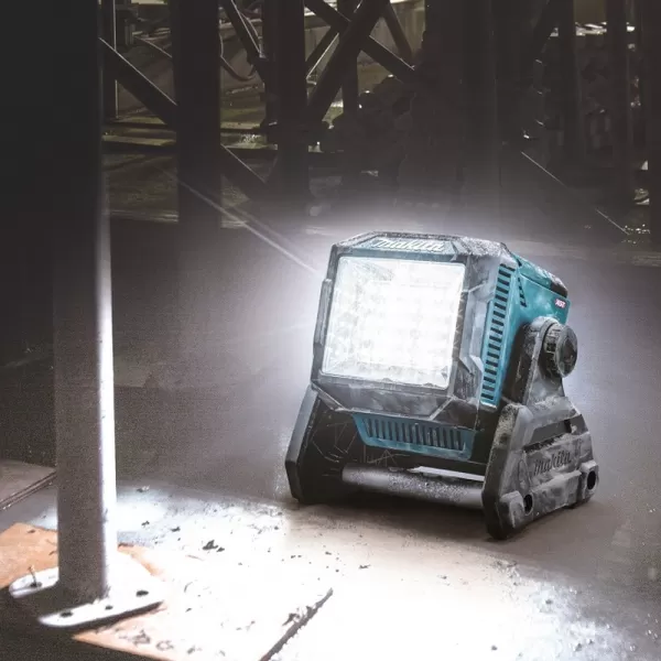 Aku LED svítilna Li-ion LXT/XGT 40V bez aku Makita ML005G