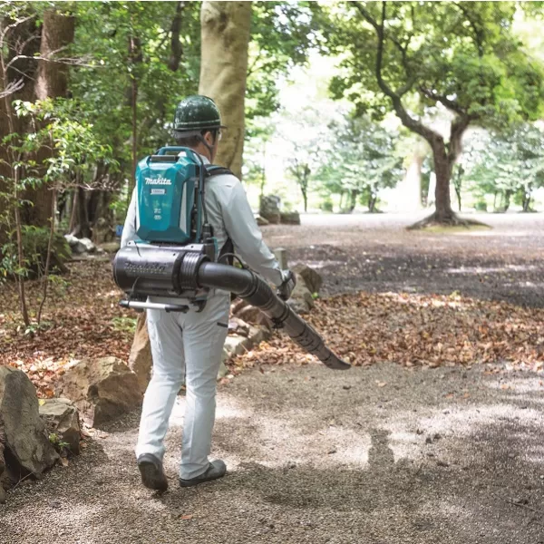 Aku zádový ofukovač Li-ion XGT 40V, externí zdroj bez aku Makita UB002CZ02