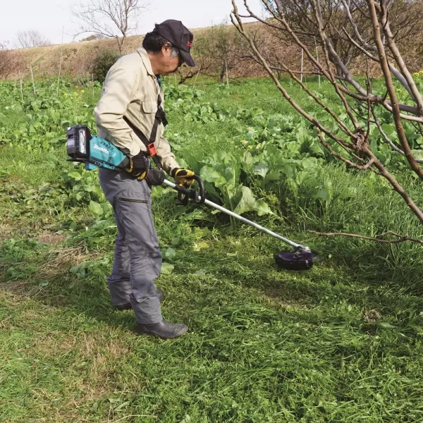 Aku křovinořez Li-ion XGT 40V bez aku Makita UR017GZ