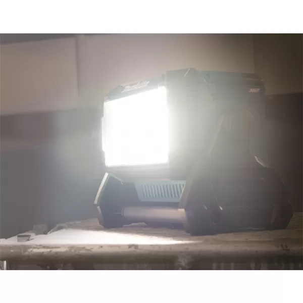 Aku LED svítilna Li-ion XGT 40V bez aku Makita ML009GX