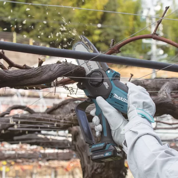 Aku prořezávací pila 100 mm Li-ion CXT 12V/1x2,0Ah Makita UC100DWA01