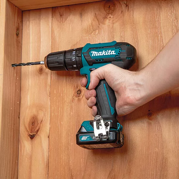 Aku příklepový šroubovák 2x2,0Ah 12V Makita HP333DSAE