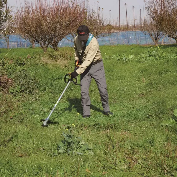 Aku křovinořez Li-ion XGT 40V bez aku Makita UR017GZ