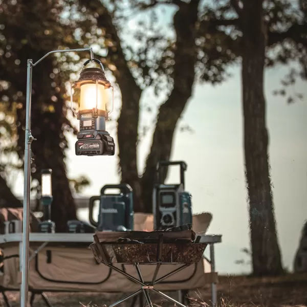 Aku rádio s DAB, BlueTooth a LED lampou Li-ion XGT 40V bez aku Makita MR009GZ