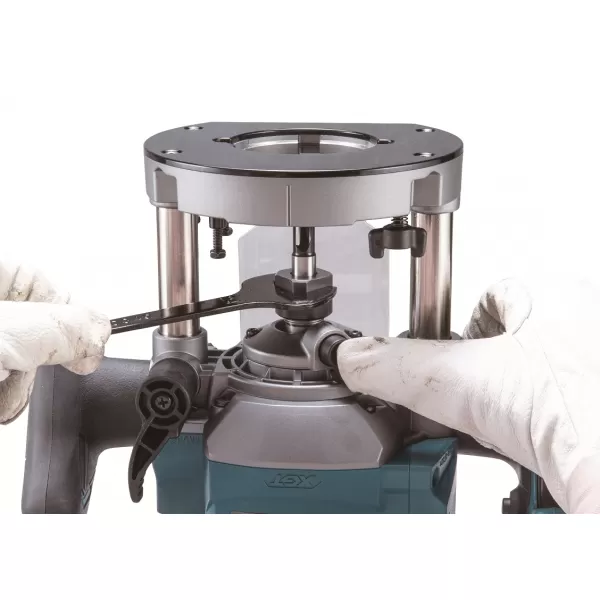 Aku vrchní frézka s regulací Li-ion XGT 40V bez aku Makita RP001GZ