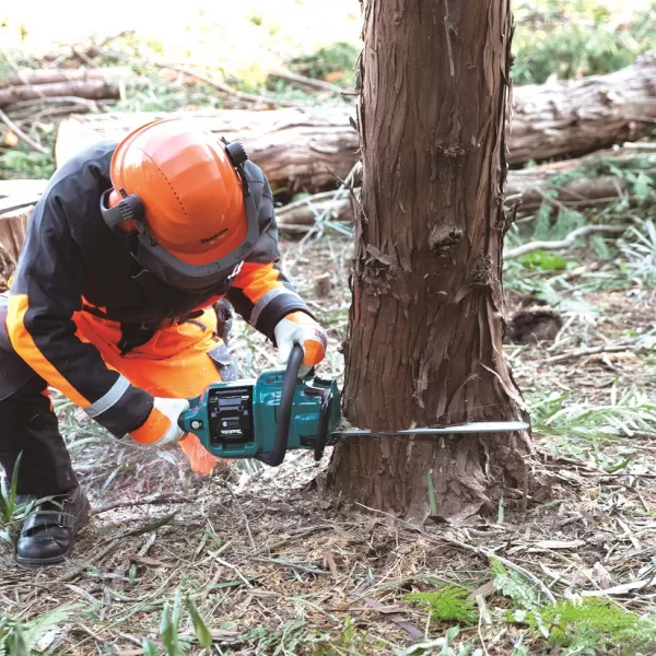 Aku řetězová pila 350 mm Li-ion XGT 40V bez aku Makita UC025GZ