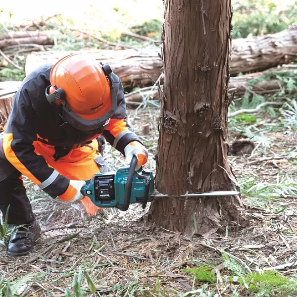 Aku řetězová pila 300 mm Li-ion XGT 40V bez aku Makita UC021GZ